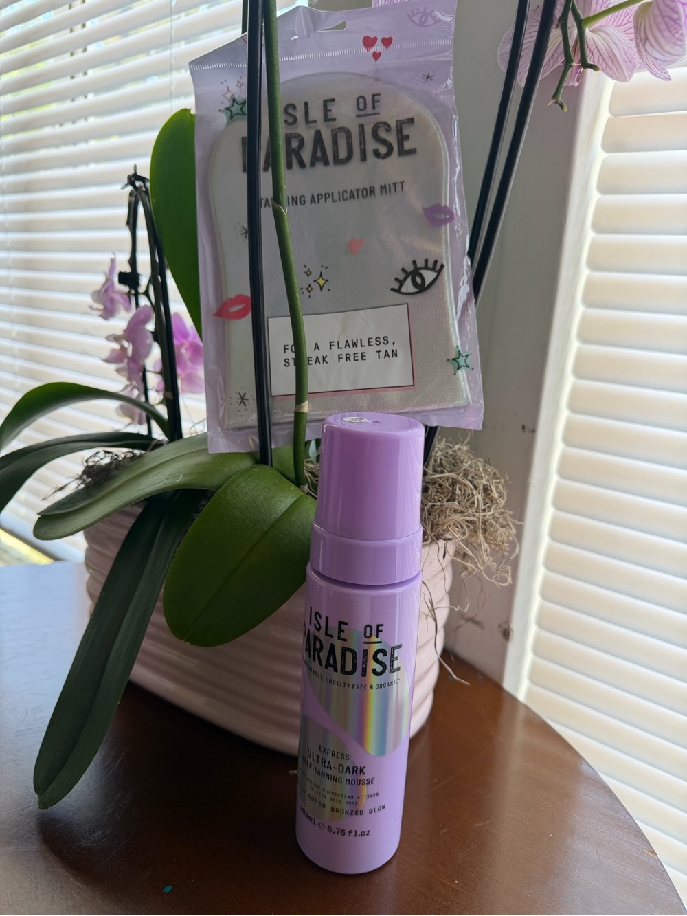 Isle of Paradise Lavender Ultra-Dark Self-Tanning Mousse with Applicator Mitt